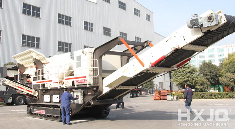 Crawler-type mobile crusher 